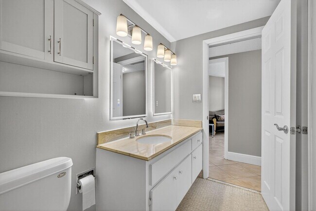 Building Photo - 2600 N Flagler Dr
