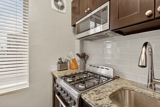 Building Photo - 1500 Arlington Blvd