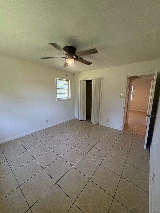 Building Photo - 136 Longwood Dr