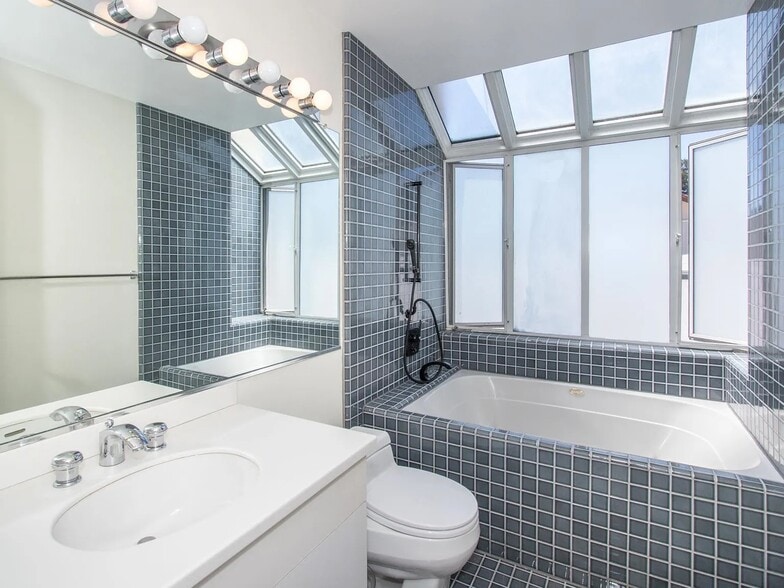 Building Photo - 233 Homer Ave