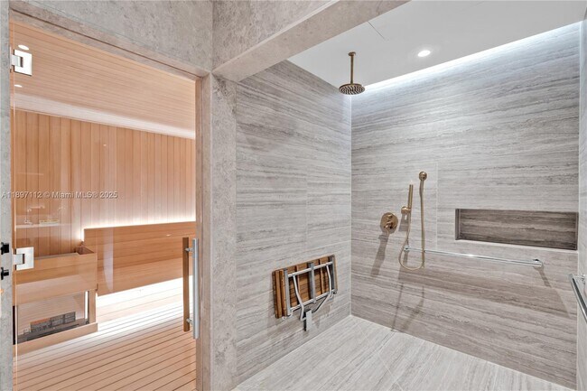 Building Photo - 2655 S Bayshore Dr