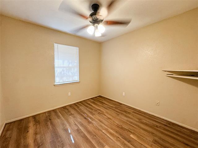 Building Photo - 302 Bowles Ct