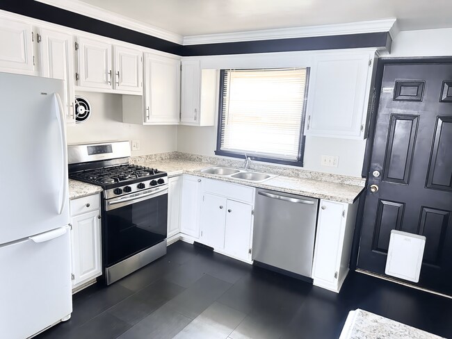 Building Photo - 115 Burben Way