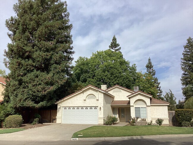 Primary Photo - 9615 N Buttonwood Ct