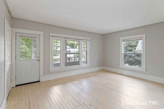 Building Photo - 820-822 Watson St SW