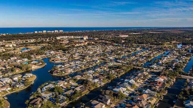 Building Photo - 23 Claridge Ct N