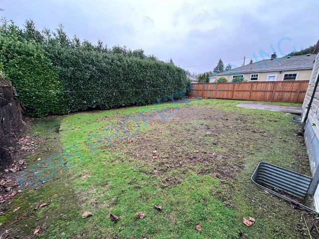 Building Photo - 4920 NE 35th Ave