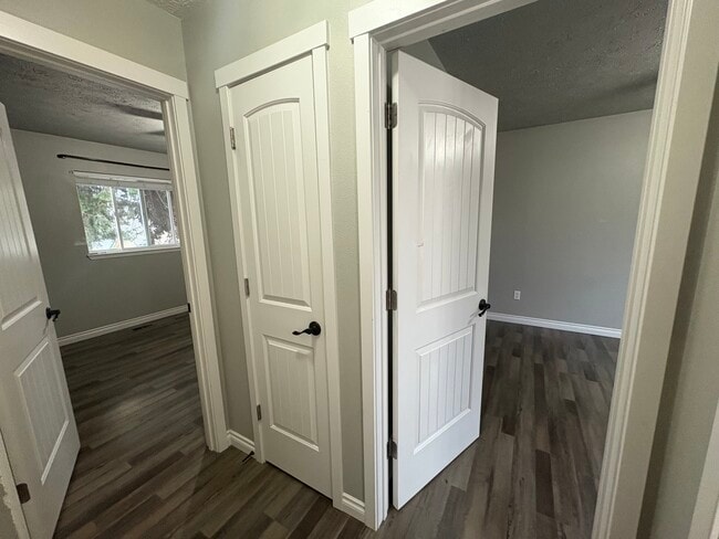 Building Photo - 1228 W Cleveland Ave