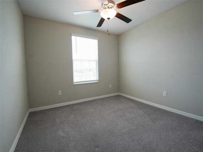 Building Photo - 402 Royal Empress Dr