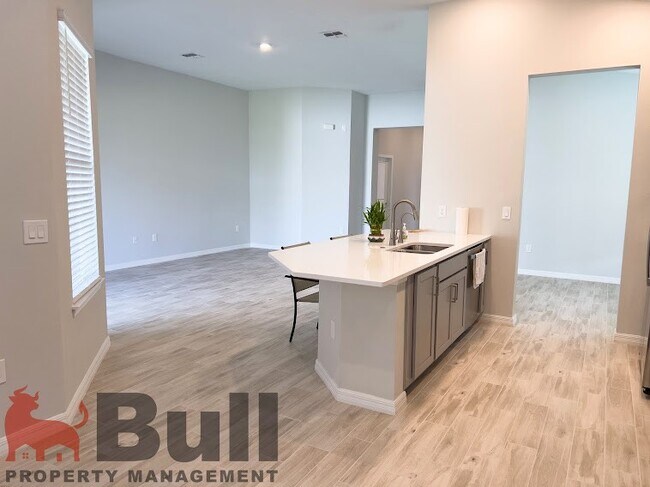 Building Photo - 1980 GOBLET COVE St