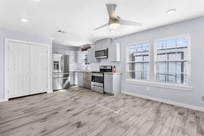 Building Photo - 6809 Glass St