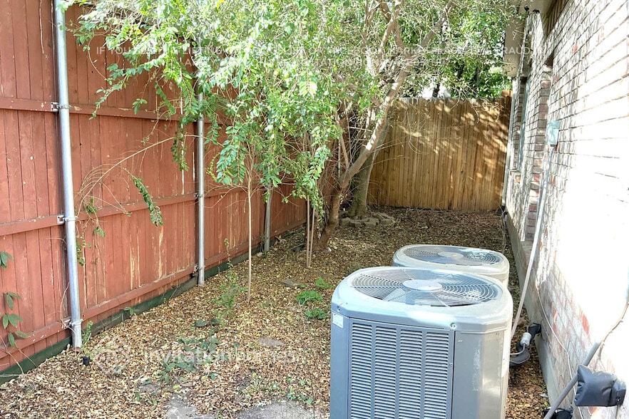 Building Photo - 18749 Vista Del Sol