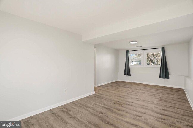 Building Photo - 7897 Pavilion Dr