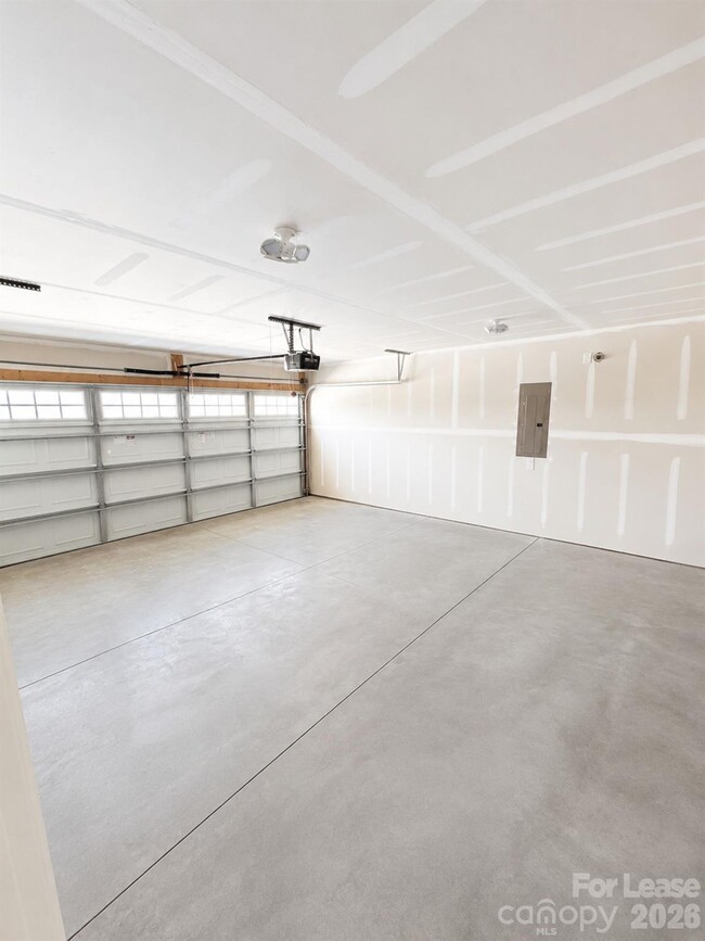 Building Photo - 9802 Oaklawn Blvd NW