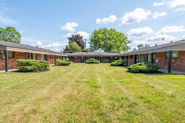 Building Photo - 3065 S Commerce Rd