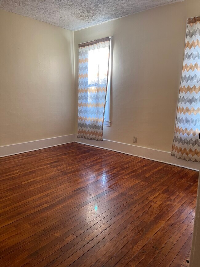 Second bedroom - 1020 Lamb St