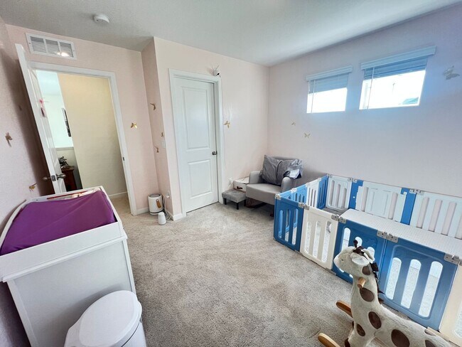 Building Photo - Spacious 3-Bedroom, 2.5-Bath Paired Home