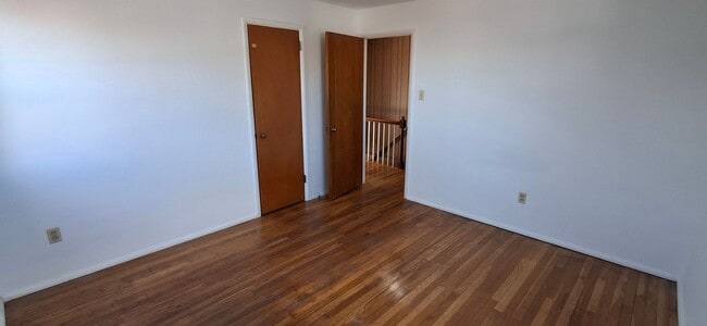Building Photo - 3 Bedroom 1.5 Bathroom Available in Lancaster!