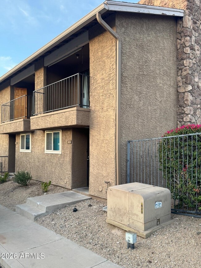 Building Photo - 1545 E Sahuaro Dr