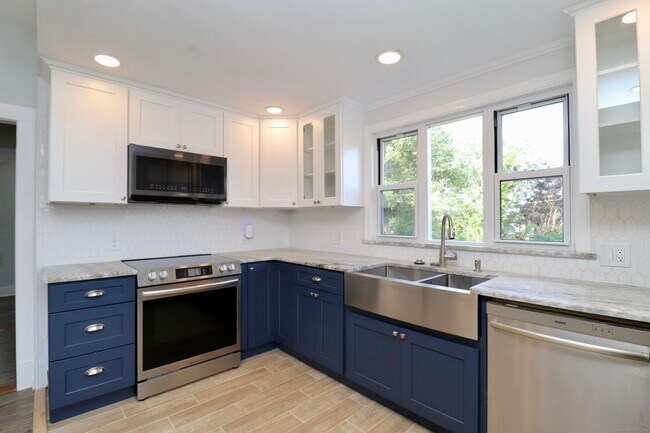Building Photo - 32 Denison Ave