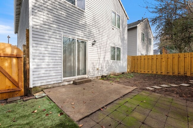 Building Photo - Beautiful 4bed/2.5bath