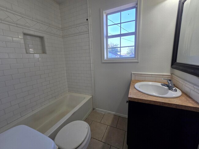 Building Photo - 2904 Baylor St