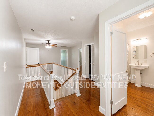 Building Photo - 3316 Cliffdale Rd