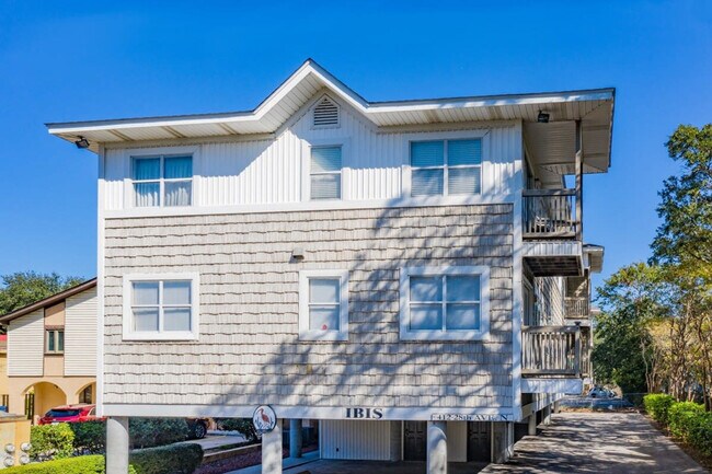 Building Photo - 414 28th Ave N