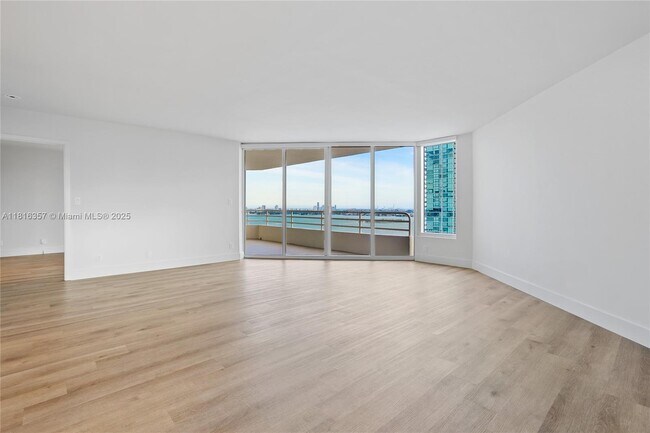 Building Photo - 555 NE 34th St