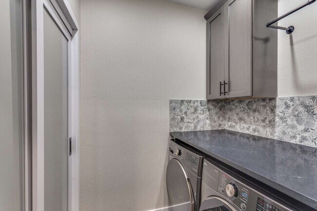 Building Photo - 2823 W Cantey St