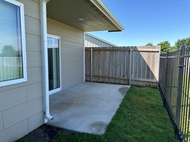 Building Photo - 12138 W 33rd St N