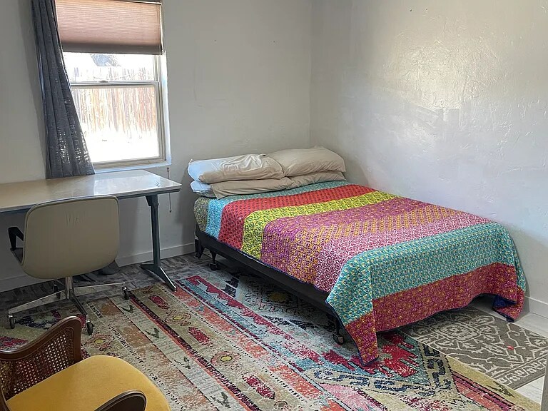 Building Photo - 902 E Prince Rd