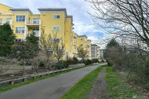 Building Photo - Beautiful Blakeley Commons Condo by Univer...