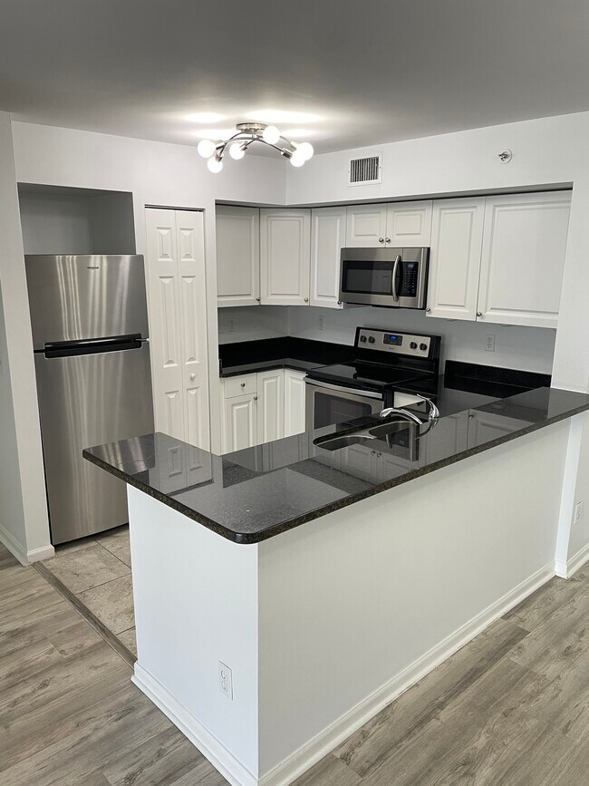 Building Photo - 1230 Wildwood Lakes Blvd