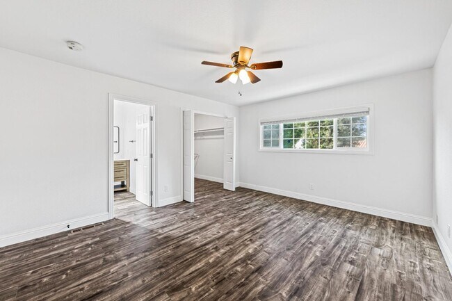 Building Photo - 7085 Valley Forge Dr