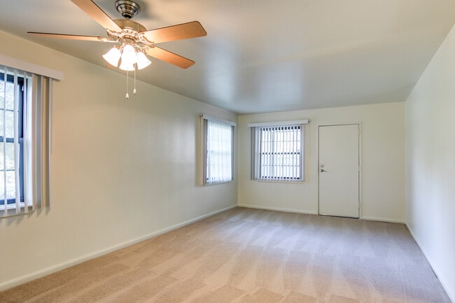 Building Photo - Hamilton Apartments- No Cost Utilities*