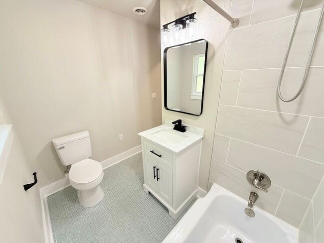 Building Photo - 6509 Julia Dr