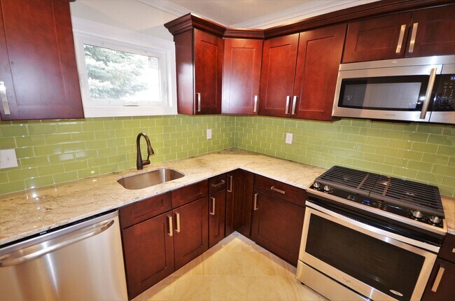 Building Photo - 130 Bro