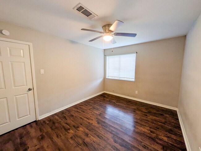Building Photo - 460 Belvedere Dr