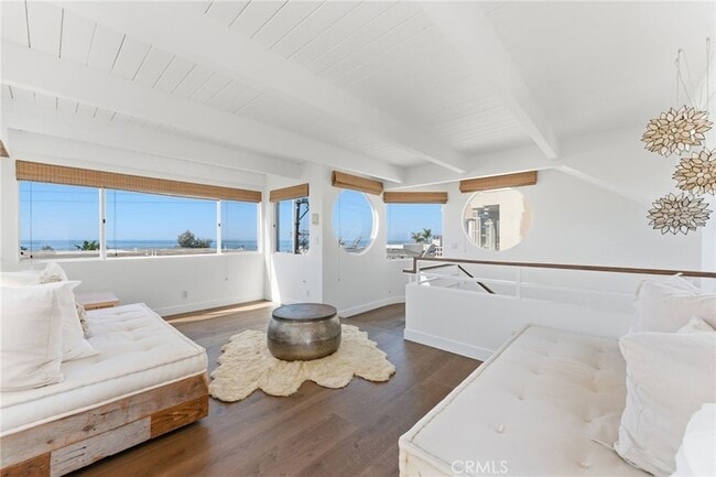 Building Photo - 1452 Loma Dr