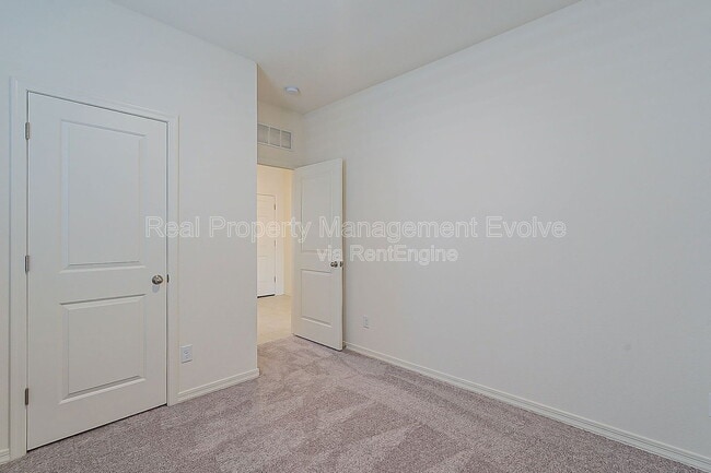 Building Photo - 19410 W Hazelwood St