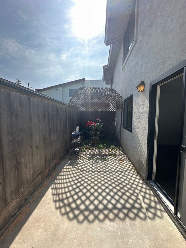 Building Photo - 408-14 Delaware St