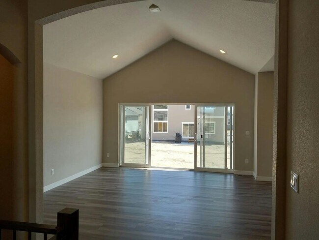 Building Photo - 10523 Summer Rdg Dr