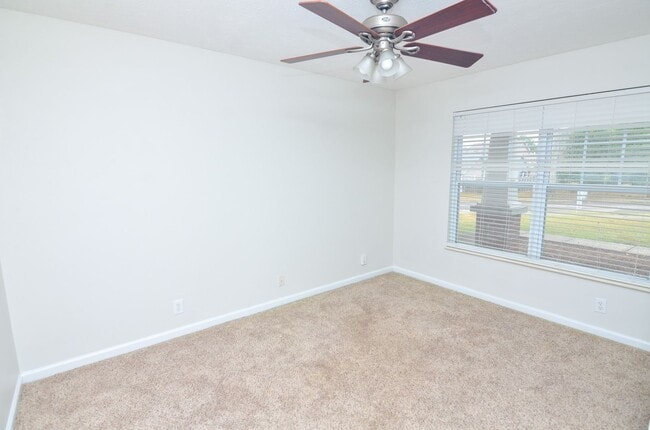 Building Photo - 3637 Crossbrooke Dr