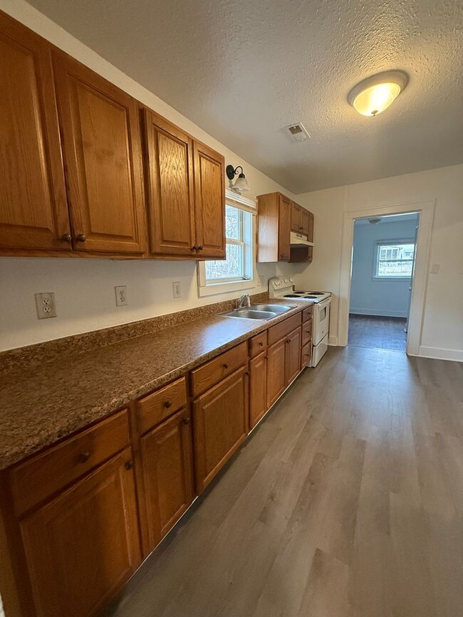 Building Photo - 2 Bedroom 1 Bath House