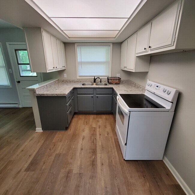 Kitchen - 16420 Willow Ridge Trail