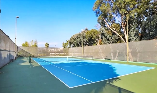 Building Photo - ****MOVE-IN SPECIAL: $500 OFF SECOND MONTH'S RENT****CHARMING 1BD/ 1BA AVAILABLE IN MISSION VALLEY!!