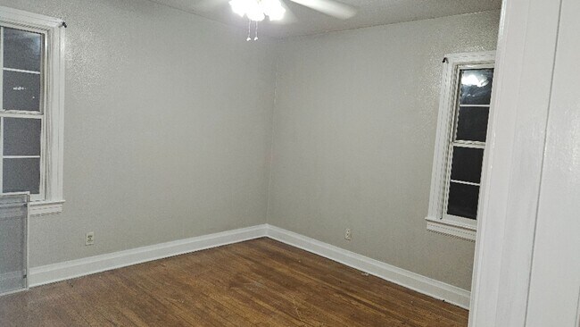 Building Photo - 3 bed 2 bath Home for rent