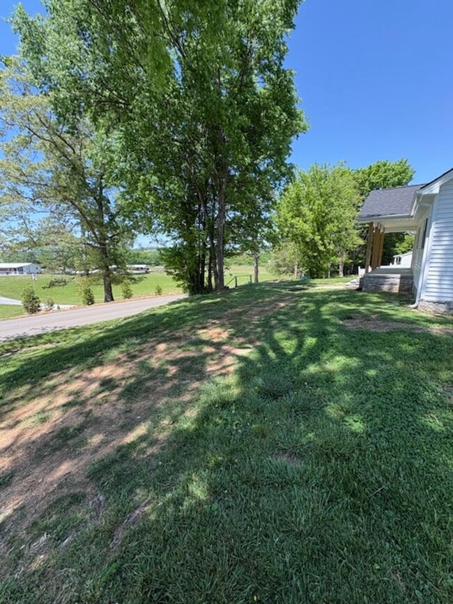 Building Photo - 844 Bales Rd