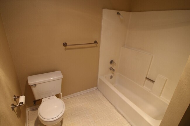 Building Photo - Refurbished Cape Cod Townhome – 2 Master B...